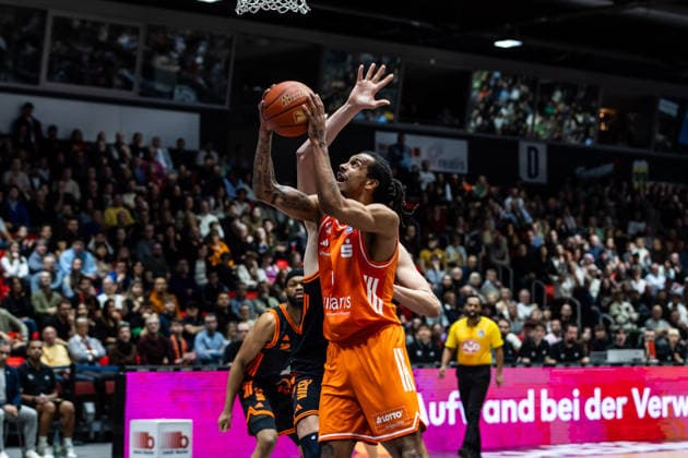 GER, easy-Credit Basketball-Bundesliga, Niners Chemnitz - RASTA Vechta. 04.01.2026, Messe, Chemnitz, GER, easy-Credit Basketball-Bundesliga, Niners Chemnitz - RASTA Vechta. Kevin Yebo (Niners Chemnitz, 0) Foto Alexander Trienitz Chemnitz Messe Sachsen Deutschland