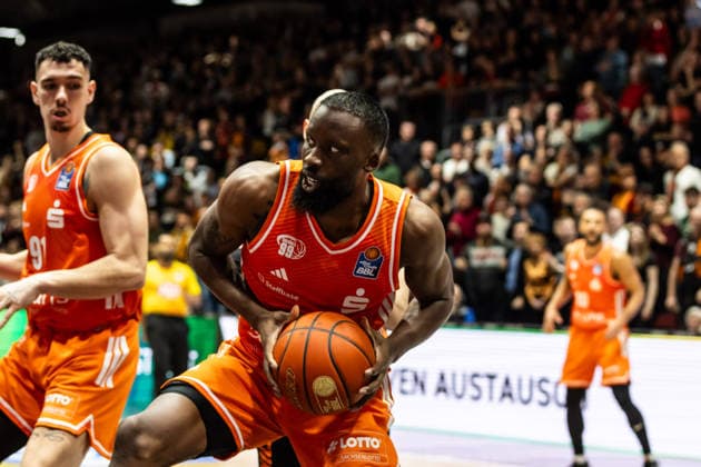 GER, easy-Credit Basketball-Bundesliga, Niners Chemnitz - RASTA Vechta. 04.01.2026, Messe, Chemnitz, GER, easy-Credit Basketball-Bundesliga, Niners Chemnitz - RASTA Vechta. John Edward Newman III (Niners Chemnitz, 9) Foto Alexander Trienitz Chemnitz Messe Sachsen Deutschland