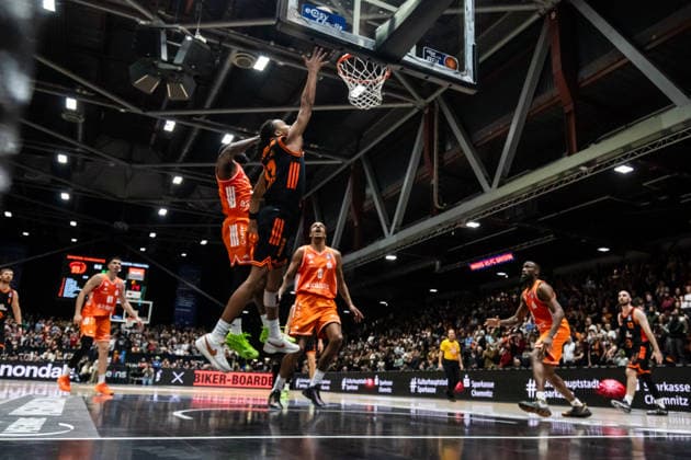GER, easy-Credit Basketball-Bundesliga, Niners Chemnitz - RASTA Vechta. 04.01.2026, Messe, Chemnitz, GER, easy-Credit Basketball-Bundesliga, Niners Chemnitz - RASTA Vechta. Alonzo Verge Jr. (RASTA Vechta 11) Foto Alexander Trienitz Chemnitz Messe Sachsen Deutschland