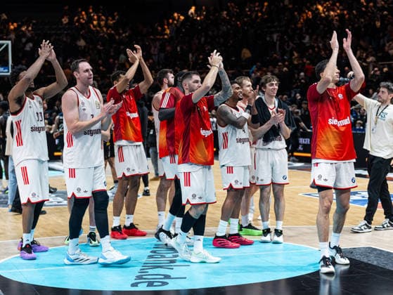 Freude nach dem Sieg beim FCB Basketball Loewen Braunschweig vs. FC Bayern Muenchen, Basketball, easyCredit Basketball Bundesliga, 14. Spieltag, Saison 2025 2026, 04.01.2026 Basketball Loewen Braunschweig vs. FC Bayern Muenchen, Basketball, easyCredit Basketball Bundesliga, 14. Spieltag, Saison 2025 2026, 04.01.2026 Braunschweig Copyright: xEibner-Pressefoto DamianxKruczynx EP_DKI