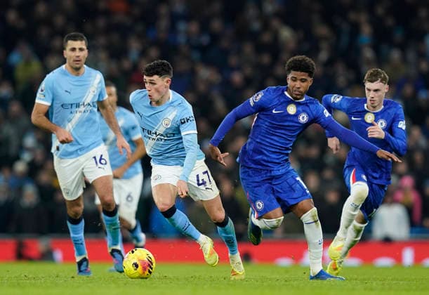 Manchester, England, 4th January 2026. Phil Foden of Manchester City surges forward during the Manchester City vs Chelsea Premier League match at the Etihad Stadium, Manchester. Picture credit should read: Andrew Yates Sportimage EDITORIAL USE ONLY. No use with unauthorised audio, video, data, fixture lists, club league logos or live services. Online in-match use limited to 120 images, no video emulation. No use in betting, games or single club league player publications. SPI_073_AY_Man_City_Chelsea SPI-4432-0072