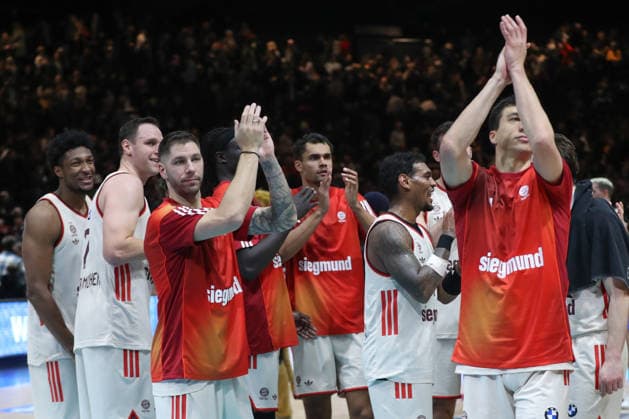 04.01.2026, xgox, Basketball, easyCredit BBL, Basketball Loewen Braunschweig - FC Bayern München emspor, v.l. Bayern Jubel ueber den Sieg, Jubel nach Spielende Braunschweig
