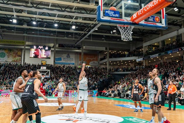 04.01.2026, xdaymx, Basketball easyCredit BBL, Gladiators Trier - Ratiopharm Ulm - Maik Zirbes sicher beim Freiwurf (Trier) (DFL DFB REGULATIONS PROHIBIT ANY USE OF PHOTOGRAPHS as IMAGE SEQUENCES and or QUASI-VIDEO) Trier