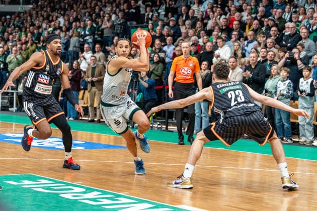 04.01.2026, xdaymx, Basketball easyCredit BBL, Gladiators Trier - Ratiopharm Ulm - Jordan Roland (Trier) setzt sich gegen alle durch (DFL DFB REGULATIONS PROHIBIT ANY USE OF PHOTOGRAPHS as IMAGE SEQUENCES and or QUASI-VIDEO) Trier