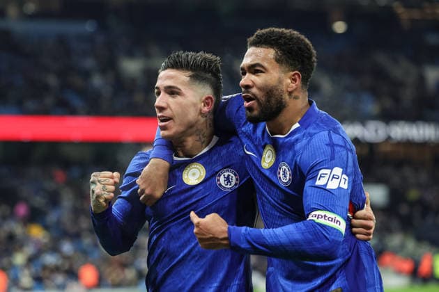 Premier League Manchester City v Chelsea Enzo Fernandez of Chelsea celebrates his goal to make it 1-1 during the Premier League match Manchester City vs Chelsea at Etihad Stadium, Manchester, United Kingdom, 4th January 2026 (Photo by Mark Cosgrove News Images) Manchester Etihad Stadium Manchester United, ManU Kingdom Copyright: xMarkxCosgrove NewsxImagesx
