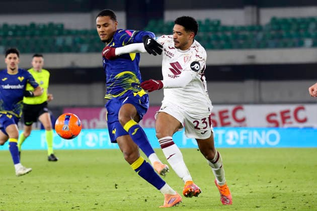 Verona s Ami Sarr Torino™s Saul Coco during the Serie A soccer match between Hellas Verona and Torino FC at the Bentegodi Stadium in Verona, north west Italy - Sunday , January 04 , 2026. - Soccer .  Copyright: xPaolaxGarbuio Lapressex