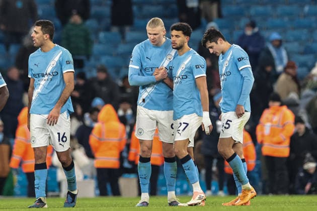 Premier League Manchester City v Chelsea Erling Haaland of Manchester City shakes ands with Matheus Nunes of Manchester City during the Premier League match Manchester City vs Chelsea at Etihad Stadium, Manchester, United Kingdom, 4th January 2026 (Photo by Mark Cosgrove News Images) Manchester Etihad Stadium Manchester United, ManU Kingdom Copyright: xMarkxCosgrove NewsxImagesx
