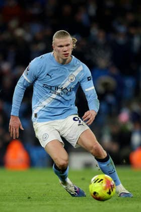 Manchester City v Chelsea - Premier League Erling Haaland of Manchester City on the ball during the Premier League match between Manchester City and Chelsea at Etihad Stadium on January 4, 2026 in Manchester, England. WARNING! This Photograph May Only Be Used For Newspaper And Or Magazine Editorial Purposes. May Not Be Used For Publications Involving 1 player, 1 Club Or 1 Competition Without Written Authorisation From Football DataCo Ltd. For Any Queries, Please Contact Football DataCo Ltd on +44 (0) 207 864 9121 Manchester Etihad Stadium England United Kingdom Copyright: xAllstarxPicturexLibraryxLtdx
