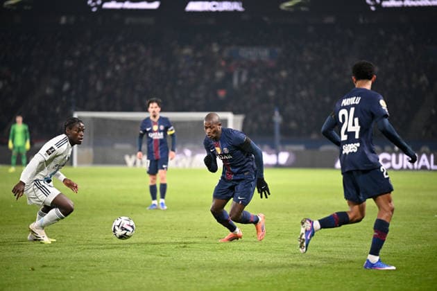 Paris Saint-Germain v Paris FC - Ligue 1 McDonald s 2025 2026 19 Nhoa SANGUI (pfc) - 25 Nuno MENDES (psg) during the Ligue 1 McDonald s match between Paris Saint-Germain and Paris FC at Parc des Princes on January 4, 2026 in Paris, France. Paris France  Copyright: xFEPx 776348245