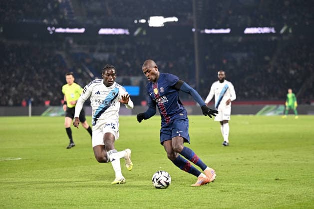 Paris Saint-Germain v Paris FC - Ligue 1 McDonald s 2025 2026 19 Nhoa SANGUI (pfc) - 25 Nuno MENDES (psg) during the Ligue 1 McDonald s match between Paris Saint-Germain and Paris FC at Parc des Princes on January 4, 2026 in Paris, France. Paris France  Copyright: xFEPx 776348245