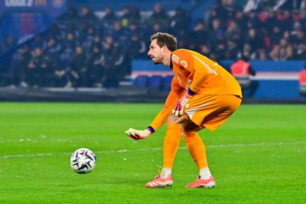 FOOTBALL : PSG vs PFC - Ligue1 - 04 01 2026 Kevin Trapp ( 35 - PFC ) during the Ligue 1 match between Paris Saint Germain and Paris Football Club at Parc Des Princes on January 04 , 2026 in Paris, France. ( Photo by Federico Pestelini PsnewZ ) - ParisFrance  Copyright: xFedericoxPestelinix
