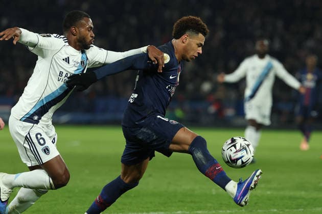 FBL-FRA-LIGUE1-Paris Saint Germain - Paris FC Otavio (Paris FC), DÃ sirÃ DouÃ (Paris Saint-Germain) during the French L1 football match between Paris Saint Germain (PSG) and Paris FC at Parc des Princes on January 04, 2026 in Paris France Copyright: JoaquimxFerreira