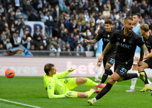 (260104) -- ROME, Jan. 4, 2026 -- Napoli s Leonardo Spinazzola (front) celebrates his goal during a Serie A football match between Lazio and Napoli in Rome, Italy, Jan. 4, 2026. (Photo by Xinhua) (SP)ITALY-ROME-FOOTBALL-SERIE A- LAZIO VS NAPOLI AugustoxCasasoli 