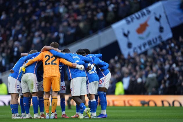 Premier League Tottenham Hotspur v Sunderland Sunderland players before kick off during the Premier League match Tottenham Hotspur vs Sunderland at Tottenham Hotspur Stadium, London, United Kingdom, 4th January 2026 (Photo by Harvey Murphy News Images) Copyright: xHarveyxMurphy NewsxImagesx