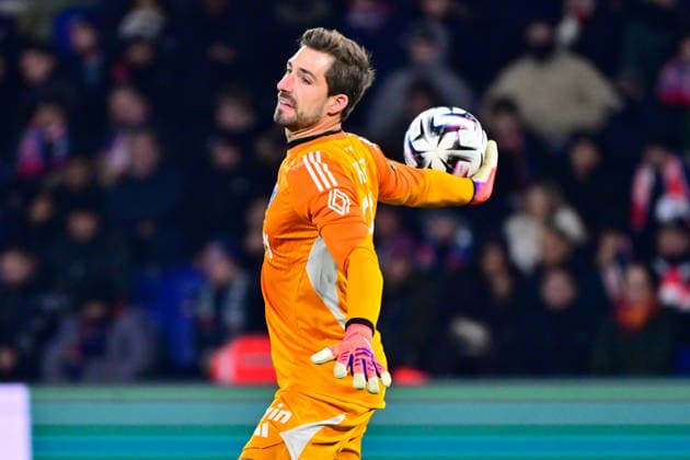 FOOTBALL : PSG vs PFC - Ligue1 - 04 01 2026 Kevin Trapp ( 35 - PFC ) during the Ligue 1 match between Paris Saint Germain and Paris Football Club at Parc Des Princes on January 04 , 2026 in Paris, France. ( Photo by Federico Pestelini PsnewZ ) - ParisFrance  Copyright: xFedericoxPestelinix