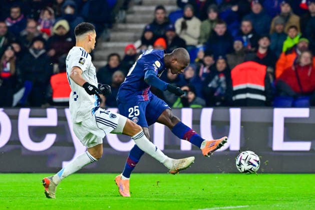 FOOTBALL : PSG vs PFC - Ligue1 - 04 01 2026 TAVARES Nuno MENDES ( 25 - PSG ) and Timothee Kolodziejczak ( 15 - PFC ) during the Ligue 1 match between Paris Saint Germain and Paris Football Club at Parc Des Princes on January 04 , 2026 in Paris, France. ( Photo by Federico Pestelini PsnewZ ) - ParisFrance  Copyright: xFedericoxPestelinix