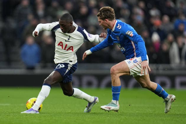 Premier League Tottenham Hotspur v Sunderland Randal Kolo Muani of Tottenham Hotspur on the ball under pressure during the Premier League match Tottenham Hotspur vs Sunderland at Tottenham Hotspur Stadium, London, United Kingdom, 4th January 2026 (Photo by Harvey Murphy News Images) Copyright: xHarveyxMurphy NewsxImagesx