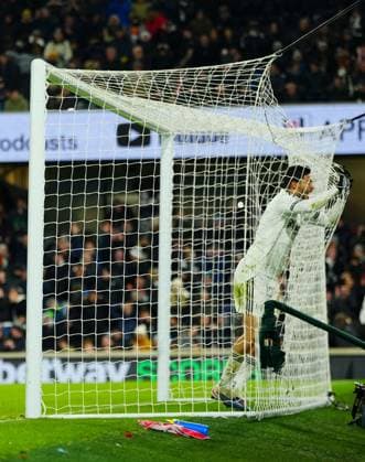 Raul Jimenez of Fulham reacts and runs into the net after Virgil van Dijk of Liverpool cleared off the line Fulham v Liverpool, Premier League, Football, Craven Cottage, London, UK - 04 Jan 2026London Craven Cottage United Kingdom EDITORIAL USE ONLY No use with unauthorised audio, video, data, fixture lists, club league logos or live services. Online in-match use limited to 120 images, no video emulation. No use in betting, games or single club league player publications. Copyright: xJavierxGarcia Shutterstockx 16220531da