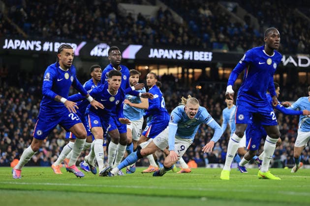 Football - Premier League - Manchester City v Chelsea 4th January 2026 - Premier League - Manchester City v Chelsea - Erling Haaland of Manchester City takes a tumble - Photo: Simon Stacpoole Offside. Manchester UK Copyright: xSimonxStacpoolexOffside