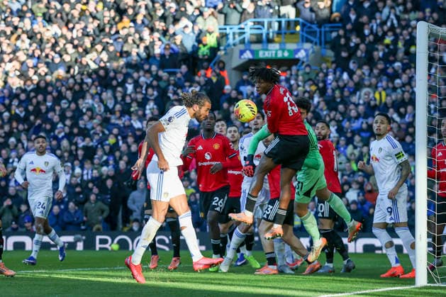 Leeds United v Manchester United, ManU Premier League Leeds United forward Dominic Calvert-Lewin (9) heads at goal Manchester United defender Patrick Dorgu (13) defends during the Leeds United v Manchester United Premier League match at Elland Road, Leeds, England on 4 January 2026 Credit: Phil Duncan Every Second Media Editorial use only. All images are copyright Every Second Media Limited. No images may be reproduced without prior permission. All rights reserved. Premier League and Football League images are subject to licensing agreements with Football DataCo Limited. see https: www.football-dataco.com Copyright: xIMAGO EveryxSecondxMediax ESM-1736-0116 PhilxDuncanx xEveryxSecondxMediax