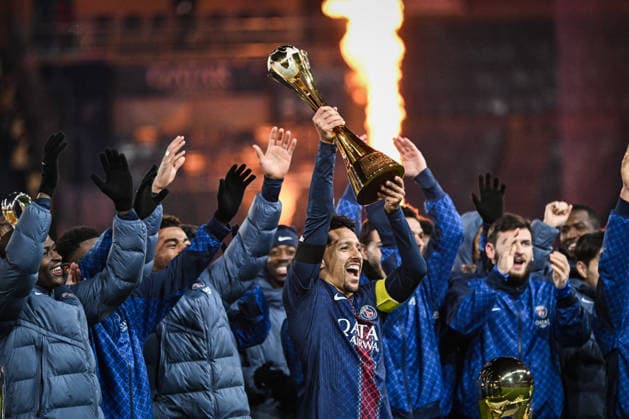 PSG celebrates the Intercontinental Cup at Parc des Princes - FA Paris Saint-Germain’s defender Marquinhos holds the Intercontinental Cup as Paris Saint-Germain players celebrate it with their supporters at the Parc des Princes stadium in Paris on January 4, 2026. Photo by Firas Abdullah ABACAPRESS.COM Paris Île-de-France France  Copyright: xAbdullahxFiras ABACAx
