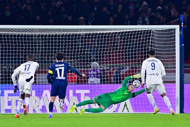 FOOTBALL : PSG vs PFC - Ligue1 - 04 01 2026 Willem Geubbels ( 9 - PFC ) scores a penalty during the Ligue 1 match between Paris Saint Germain and Paris Football Club at Parc Des Princes on January 04 , 2026 in Paris, France. ( Photo by Federico Pestelini PsnewZ ) - ParisFrance  Copyright: xFedericoxPestelinix