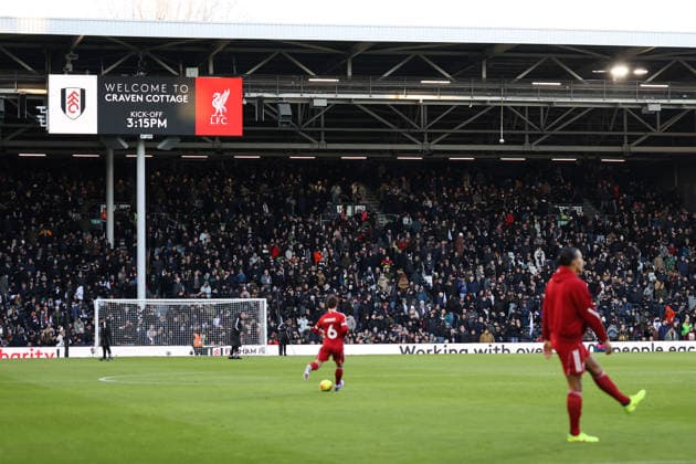 Fulham v Liverpool 04 January 2026, London - Premier League Football - Fulham v Liverpool - The amended kick off time is shown on screen as kick off is delayed - Photo: Jacques Feeney Offside. London UK Copyright: xJacquesxFeeneyx xOffsidexOffside