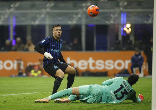 CALCIO - Serie A - Inter - FC Internazionale vs Bologna FC Lautaro Martinez of FC Inter during the Italian Serie A, 2025 26 season, football match between FC Inter and Bologna FC on 04 January 2026, at Giuseppe Meazza Stadium, San Siro, Milan, Italy. Photo Nderim KACELI Milan Italy  Copyright: xIPAxSport ABACAx