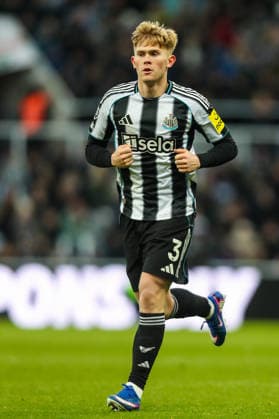 Newcastle United v Crystal Palace, Premier League Lewis Hall Of Newcastle United during the Newcastle United v Crystal Palace Premier League match at St. James Park, Newcastle Upon Tyne, England on 4 January 2026 Credit: Lee Keuneke Every Second Media Editorial use only. All images are copyright Every Second Media Limited. No images may be reproduced without prior permission. All rights reserved. Premier League and Football League images are subject to licensing agreements with Football DataCo Limited. see https: www.football-dataco.com Copyright: xIMAGO EveryxSecondxMediax ESM-1735-0186 LeexKeunekex xEveryxSecondxMediax