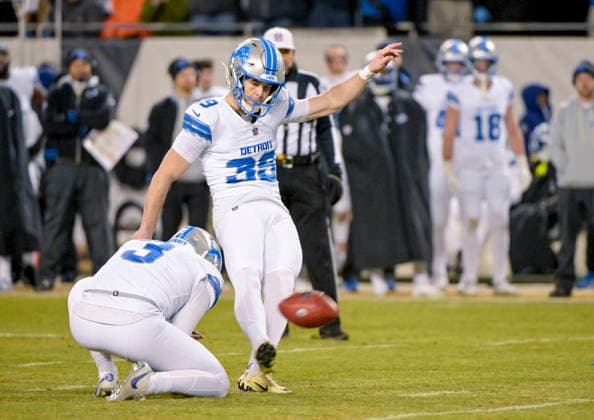 Detroit Lions place kicker Jake Bates (39) kicks the game winning field goal as time ran out against the Chicago Bears at Soldier Field in Chicago on Sunday, January 4, 2026. The Lion defeated the Bears 19-16.  CHI20260104115 MARKxBLACK