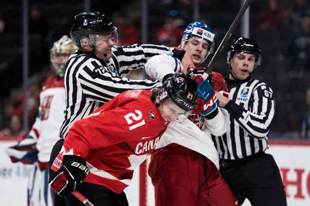 260104 Cole Reschny of Canada and Max Psenicka of Czech Republic during the 2026 IIHF World Junior Championship semifinal game between Canada and Czech Republic on January 4, 2026 in Saint Paul. Photo: Joel Marklund BILDBYRAN kod JM JM0772 bbeng ishockey Ice hockey, Eishockey jvm junior-vm u20 2026 iihf world junior championship world juniors semifinal canada kanada tjeckien czech republic czechia Copyright: JOELxMARKLUND BB260104JM090