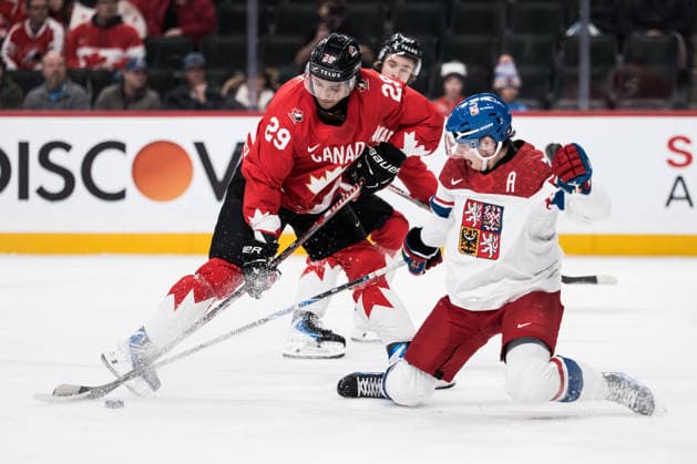 260104 Michael Hage of Canada and Jakub Fibigr of Czech Republic during the 2026 IIHF World Junior Championship semifinal game between Canada and Czech Republic on January 4, 2026 in Saint Paul. Photo: Joel Marklund BILDBYRAN kod JM JM0772 bbeng ishockey Ice hockey, Eishockey jvm junior-vm u20 2026 iihf world junior championship world juniors semifinal canada kanada tjeckien czech republic czechia Copyright: JOELxMARKLUND BB260104JM091