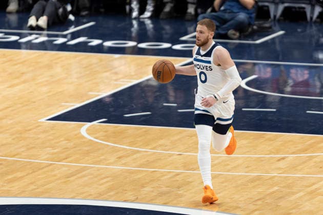 WASHINGTON, DC - JANUARY 04: Minnesota Timberwolves guard Donte Divincenzo (0) brings the ball up court during a game between Minnesota Timberwolves and Washington Wizards on January 4, 2026 at the Capital One Arena in Washington, DC. (Photo by Charles Brock Icon Sportswire) NBA, Basketball Herren, USA JAN 04 Minnesota Timberwolves at Washington Wizards EDITORIAL USE ONLY Icon260104005