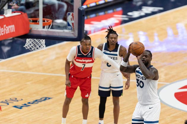 WASHINGTON, DC - JANUARY 04: Minnesota Timberwolves forward Julius Randle (30) shoots a freethrow during a game between Minnesota Timberwolves and Washington Wizards on January 4, 2026 at the Capital One Arena in Washington, DC. (Photo by Charles Brock Icon Sportswire) NBA, Basketball Herren, USA JAN 04 Minnesota Timberwolves at Washington Wizards EDITORIAL USE ONLY Icon260104012