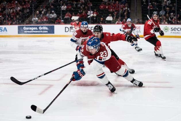 260104 Tomas Galvas of Czech Republic and Tij Iginla of Canada during the 2026 IIHF World Junior Championship semifinal game between Canada and Czech Republic on January 4, 2026 in Saint Paul. Photo: Joel Marklund BILDBYRAN kod JM JM0772 bbeng ishockey Ice hockey, Eishockey jvm junior-vm u20 2026 iihf world junior championship world juniors semifinal canada kanada tjeckien czech republic czechia Copyright: JOELxMARKLUND BB260104JM128
