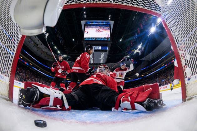 260104 Tomas Poletin of Czech Republic celebrates the 1-1 goal by Maxmilian Curran of Czech Republic behind goaltender Jack Ivankovic of Canada during the 2026 IIHF World Junior Championship semifinal game between Canada and Czech Republic on January 4, 2026 in Saint Paul. Photo: Joel Marklund BILDBYRAN kod JM JM0772 bbeng ishockey Ice hockey, Eishockey jvm junior-vm u20 2026 iihf world junior championship world juniors semifinal canada kanada tjeckien czech republic czechia jubel Copyright: JOELxMARKLUND BB260104JM152