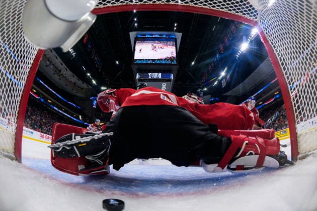 260104 Maxmilian Curran of Czech Republic scores the 1-1 goal behind goaltender Jack Ivankovic of Canada during the 2026 IIHF World Junior Championship semifinal game between Canada and Czech Republic on January 4, 2026 in Saint Paul. Photo: Joel Marklund BILDBYRAN kod JM JM0772 bbeng ishockey Ice hockey, Eishockey jvm junior-vm u20 2026 iihf world junior championship world juniors semifinal canada kanada tjeckien czech republic czechia Copyright: JOELxMARKLUND BB260104JM154