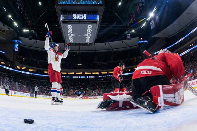 260104 Vaclav Nestrasil of Czech Republic celebrates the 3-4 goal by Vojtech Cihar (not pictured) behind goaltender Jack Ivankovic of Canada during the 2026 IIHF World Junior Championship semifinal game between Canada and Czech Republic on January 4, 2026 in Saint Paul. Photo: Joel Marklund BILDBYRAN kod JM JM0772 bbeng ishockey Ice hockey, Eishockey jvm junior-vm u20 2026 iihf world junior championship world juniors semifinal canada kanada tjeckien czech republic czechia jubel Copyright: JOELxMARKLUND BB260104JM169