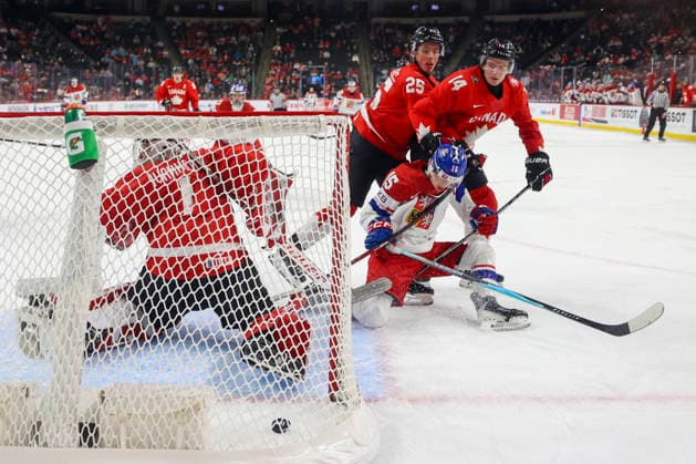 January 4, 2026, St. Paul, Minnesota, United States: Czechia forward VOJTECH CIHAR (15) scores in front of two Canadian defenders. Canada and Czechia faced off in the Semifinal round of the IIHF World Junior Championship on January 4th. Czechia was victorious 6-4. St. Paul United States - ZUMAt166 20260104_zsp_t166_105 Copyright: xMichaelxTurnerx