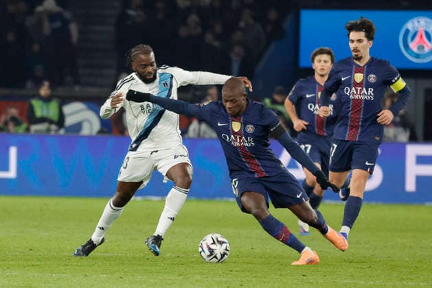 French League One - PSG vs PFC PSG’s Nuno Mendes battles PFC’s Jonathan Ikone during the 2025-26 French soccer League One game, PSG vs PFC In Parc des Princes Stadium, Paris, France on January 4th 2026. Photo by Henri Szwarc ABACAPRESS.COM Paris France  Copyright: xSzwarcxHenri ABACAx
