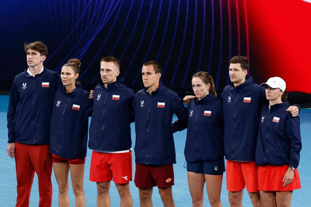 TENNIS UNITED CUP SYDNEY, Team Poland tand for the playing of the national anthems ahead of the men™s Group F singles match between Alexander Zverev of Team Germany and Hubert Hurkacz of team Poland during day four of the 2026 United Cup at Ken Rosewall Arena in Sydney, Monday, January 5, 2026. ( NO ARCHIVING, EDITORIAL USE ONLY SYDNEY NEW SOUTH WALES AUSTRALIA  Copyright: xMARKxEVANSx 20260105115993473736