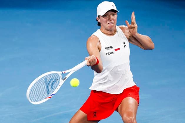 TENNIS UNITED CUP SYDNEY, Iga Swiatek of team Poland plays a forehand in her Group F singles match against Eva Lys of Team Germany during day four of the 2026 United Cup at Ken Rosewall Arena in Sydney, Monday, January 5, 2026. ( NO ARCHIVING, EDITORIAL USE ONLY SYDNEY NEW SOUTH WALES AUSTRALIA  Copyright: xMARKxEVANSx 20260105122934859780