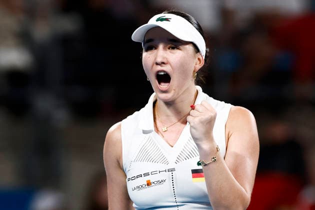 TENNIS UNITED CUP SYDNEY, Eva Lys of Team Germany celebrates winning the first set in her Group F singles match against Iga Swiatek of team Poland during day four of the 2026 United Cup at Ken Rosewall Arena in Sydney, Monday, January 5, 2026. ( NO ARCHIVING, EDITORIAL USE ONLY SYDNEY NEW SOUTH WALES AUSTRALIA  Copyright: xMARKxEVANSx 20260105151935359927