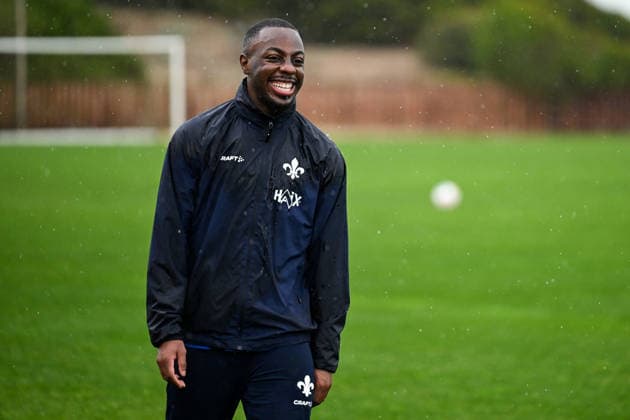 Merveille Papela (SV Darmstadt 1898, 21) lachend beim Training, ESP, SV Darmstadt 98, Fussball, 2. Bundesliga, Trainingslager in El Saler, 2. Tag, 05.01.2026. ESP, SV Darmstadt 98, Fussball, 2. Bundesliga, Trainingslager in El Saler, 2. Tag El Saler