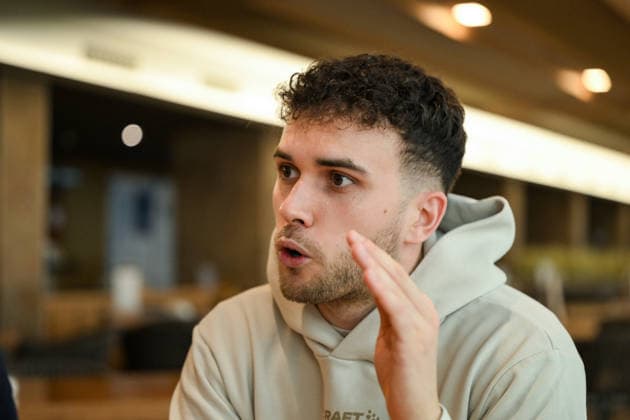 Sergio Lopez (SV Darmstadt 1898, 02) bei einem interview, ESP, SV Darmstadt 98, Fussball, 2. Bundesliga, Trainingslager in El Saler, 2. Tag, 05.01.2026. ESP, SV Darmstadt 98, Fussball, 2. Bundesliga, Trainingslager in El Saler, 2. Tag El Saler