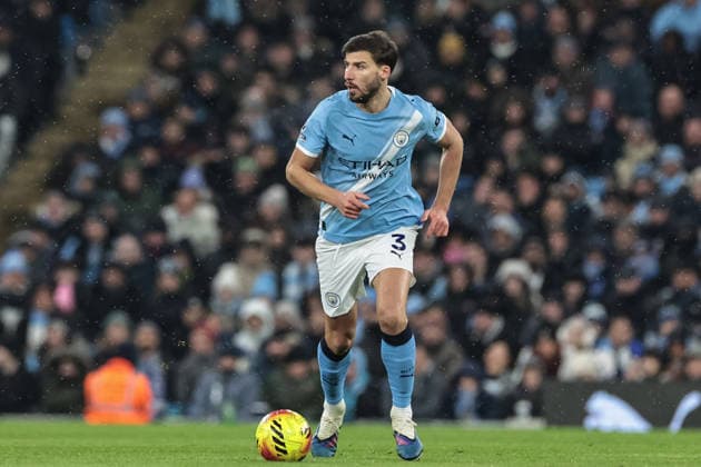 Premier League Manchester City v Chelsea Ruben Dias of Manchester City with the ball during the Premier League match Manchester City vs Chelsea at Etihad Stadium, Manchester, United Kingdom, 4th January 2026 (Photo by Mark Cosgrove News Images) Manchester Etihad Stadium Manchester United, ManU Kingdom Copyright: xMarkxCosgrove NewsxImagesx