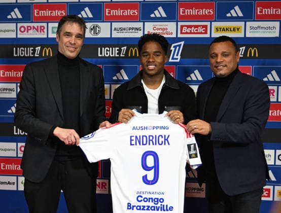 Michael GERLINGER, Mathieu LOUIS-JEAN sports director of Lyon AND Brazilian Endrick poses with his jersey as he takes part in his official presentation press conference, PK, Pressekonferenz Michael GERLINGER, Mathieu LOUIS-JEAN sports director of Lyon AND Brazilian Endrick poses with his jersey as he takes part in his official presentation press conference at the OL training centre in Lyon, France, on January 5, 2026. LYONFrance  Copyright: xMouradxAllilix