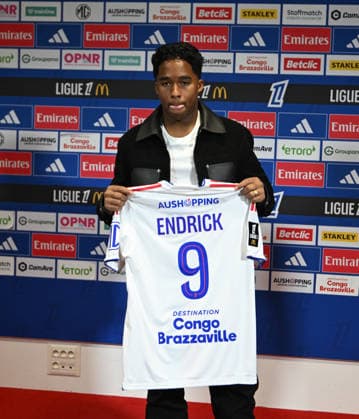 Olympique Lyonnais™ Brazilian Endrick poses with his jersey as he takes part in his official presentation press conference, PK, Pressekonferenz at the OL training centre in Lyon, Olympique Lyonnais™ Brazilian Endrick poses with his jersey as he takes part in his official presentation press conference at the OL training centre in Lyon, France, on January 5, 2026. LYONFrance  Copyright: xMouradxAllilix