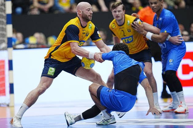 JÖNKÖPING, SVERIGE 20260105 Sveriges Oscar Bergendahl och Brasiliens Leonardo Abrahao under mandagens träningslandskampen i handboll mellan Sverige och Brasilien i Husqvarna Garden. JÖNKÖPING SVERIGE x9200x Copyright: xBjörnxLarssonxRosvall TTx HANDBOLL SVERIGE-BRASILIEN