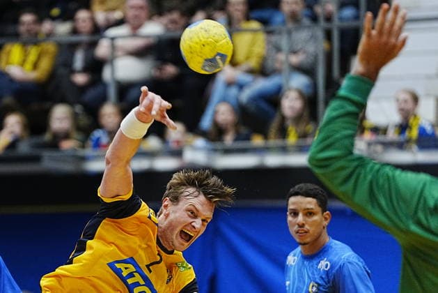 JÖNKÖPING, SWEDEN 20260105 Sweden s Jonathan Carlsbogard during Monday s international handball training match between Sweden and Brazil at Husqvarna Garden. JÖNKÖPING SWEDEN x9200x Copyright: xBjörnxLarssonxRosvall TTx HANDBALL SWEDEN-BRAZIL